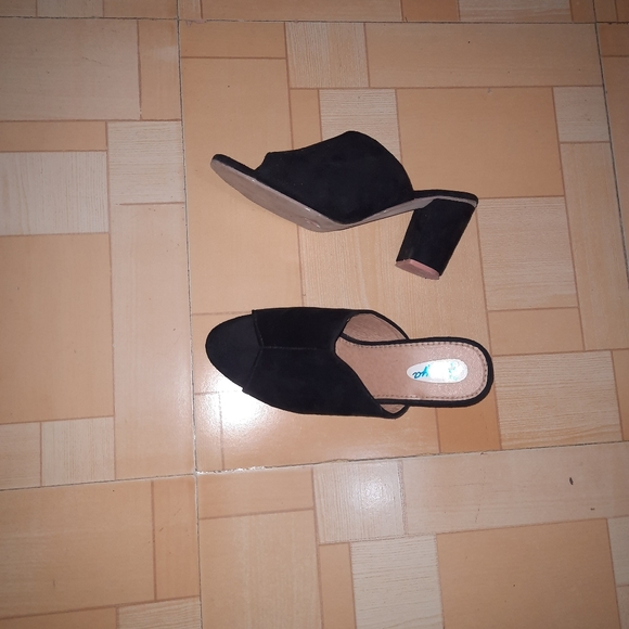 Black suede mule heels - Picture 3 of 6